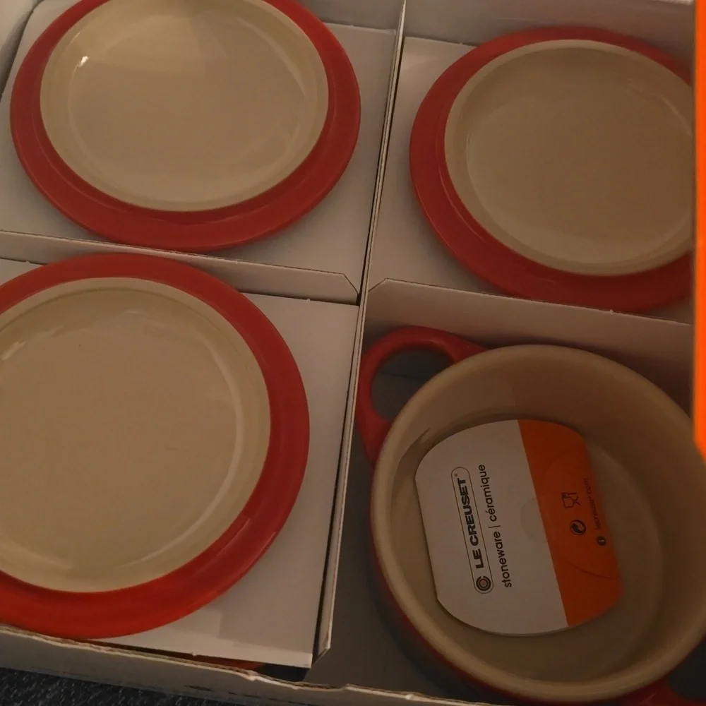 Le Creuset Signature 8 oz. Petite Cocottes with Cookbook,Set of 4,Retail $143.95
